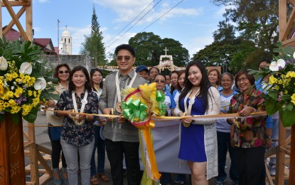 <p><strong>DINAMULAG MANGO FESTIVAL.</strong> Zambales provincial administrator and Dinamulag Festival committee chair Izelle Deloso (second from right) is joined by Department of Tourism Region 3 Tourism Officer Marilou Pangilinan (front left), Iba town mayor Rundstedt Ebdane (2nd from left) and DepEd Division Supt. Dr. Zenia Mostoles (extreme right) during the ribbon-cutting ceremony opening the Dinamulag Mango Festival at the People’s Park in Iba Zambales on Saturday (April 7, 2018). <em>(Photo by Mahatma V. Datu)</em></p>